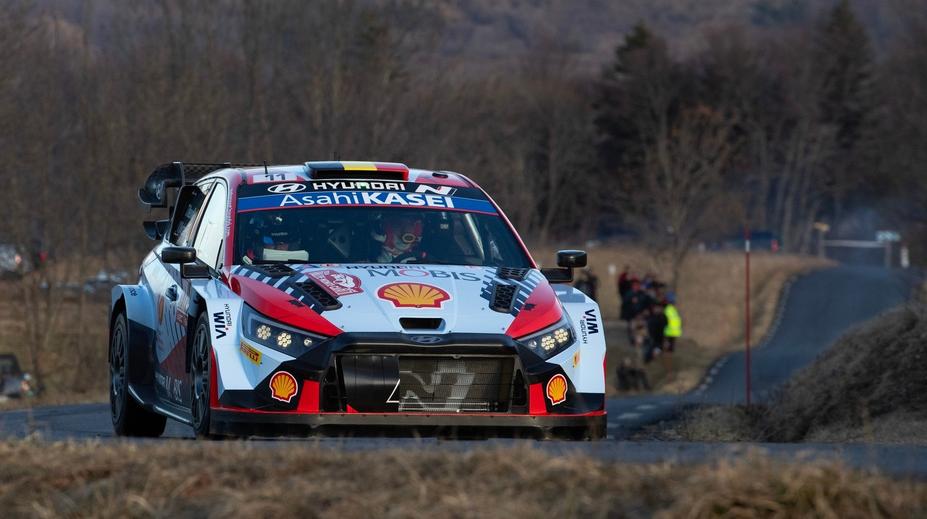 Belgičan Neuville má druhý titul z Rally Monte Carlo, Ogiera porazil o 16 vteřin