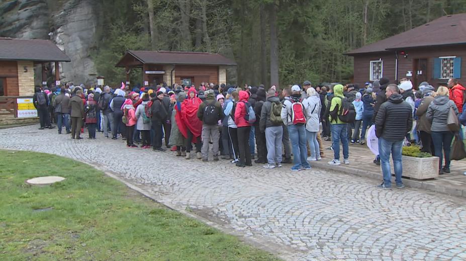 Teplické skály čelí náporu turistů. Vznikne tam nové návštěvnické centrum
