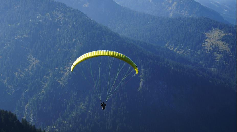 Ženu při adrenalinovém sportu smetlo letadlo. Padala z výšky tisíců metrů
