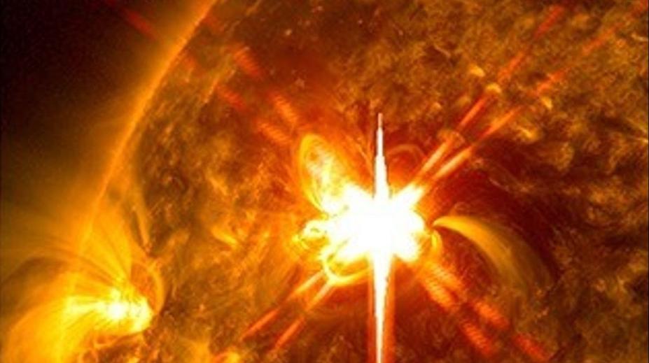 Obří erupce na Slunci znepokojují odborníky. Zemi může zasáhnout radiační bouře