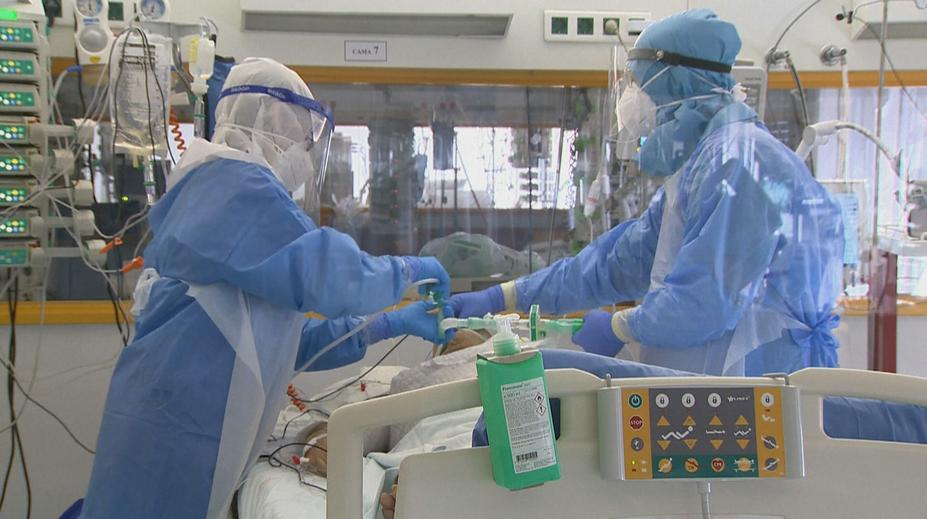 Evropu dál drtí pandemie, země zavírají hranice a prodlužují restrikce