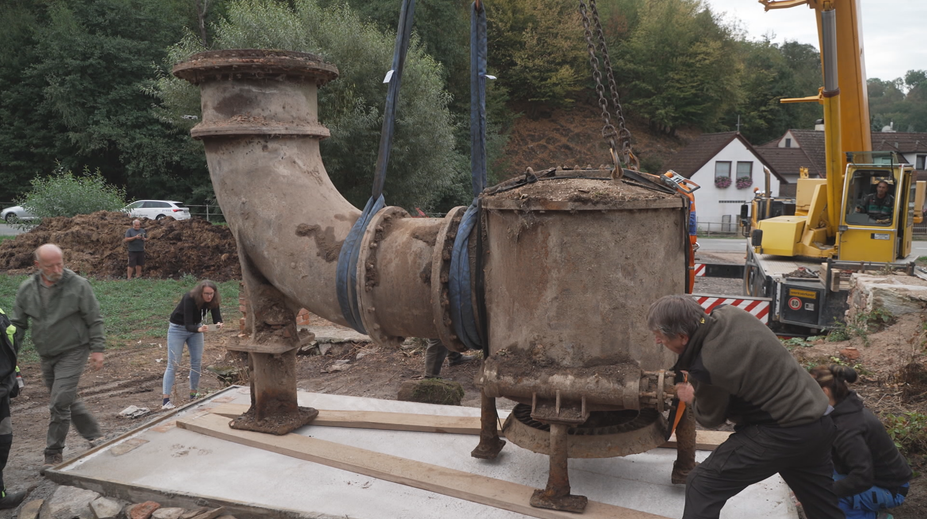 Badatelé našli vzácnou Girardovu turbínu. Vytáhli ji pomocí těžké techniky
