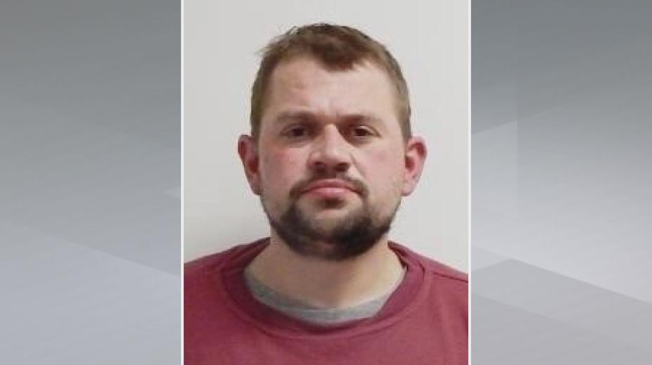 Policie vyhlásila pátrání po uprchlém vězni. Může být nebezpečný