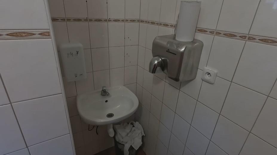Areály se chystají na nával lyžařů o prázdninách. Přidat ale musí v údržbě toalet