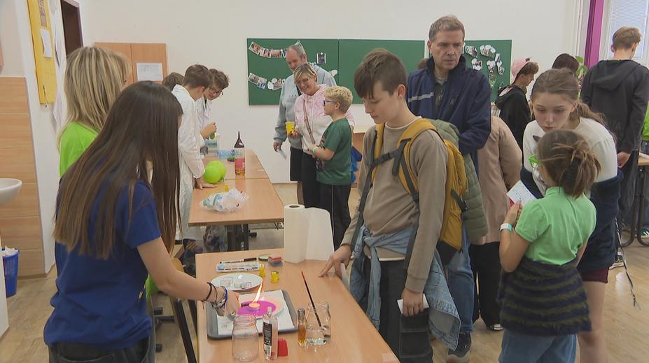 Noc vědy přilákala na 115 tisíc návštěvníků. Ve Slaném dělali pokusy