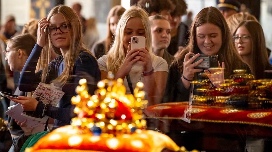 Hrad řekl, kdy znovu ukáže klenoty. Jedna skupina návštěvníků dostane přednost