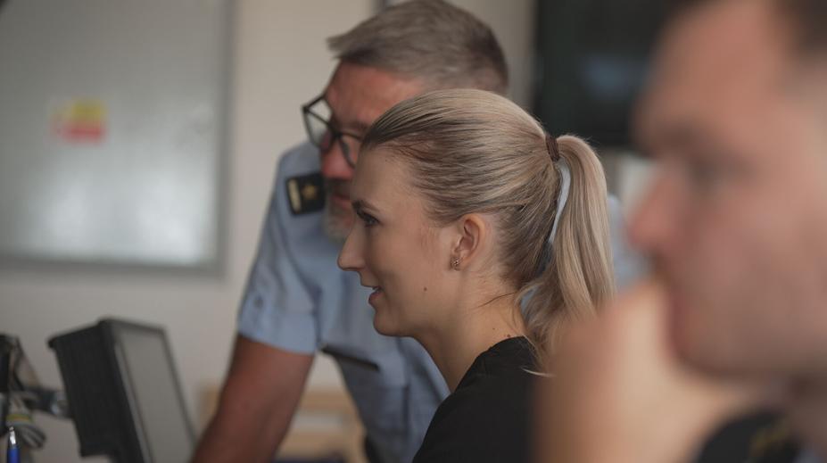 Mladá moderátorka si zkusila řídit letový provoz. Přenechám to raději profesionálům, uznala