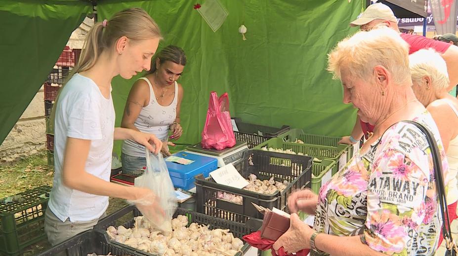 Česneková zmrzlina, čokoláda i kořalka. Na festivalu se česnekem i plivalo