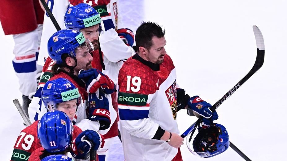 Hokejisté vypnuli sociální sítě: Kritiku nečtou, Bouzková fandí soupeři