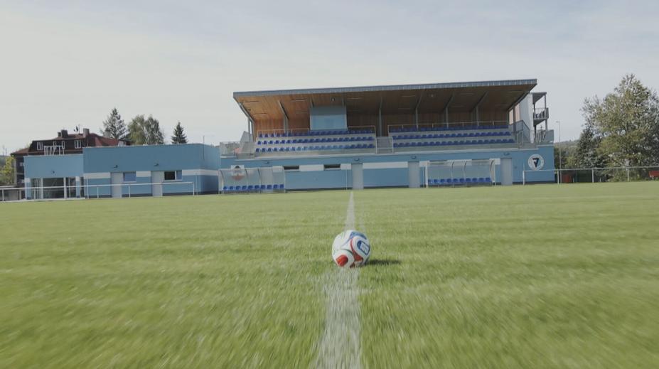 Fotbalisté z Jablůnky mají nové hřiště. O staré je připravila silnice
