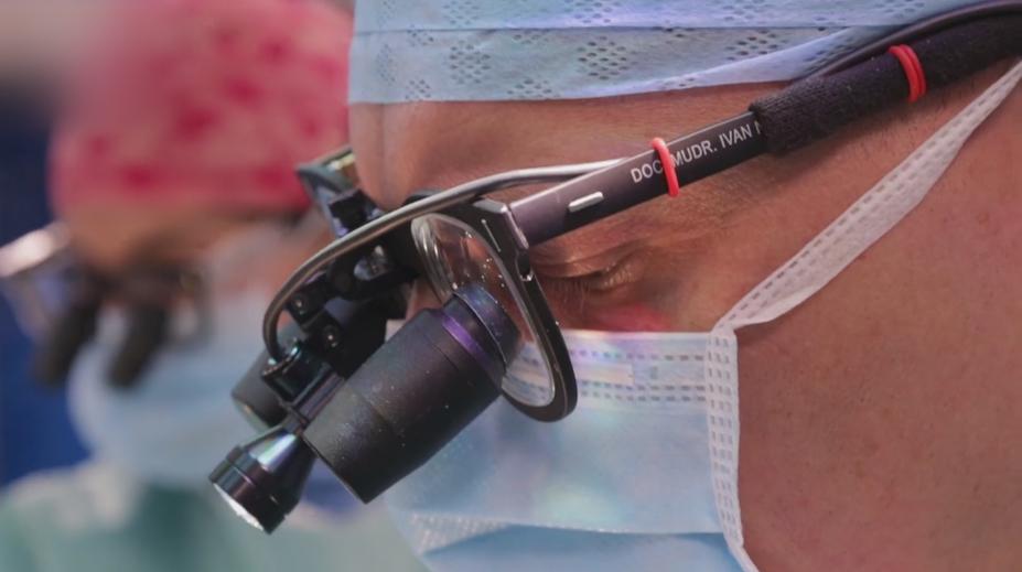 Revoluce v medicíně: Lékaři pacientovi transplantovali 3D tištěnou rohovku
