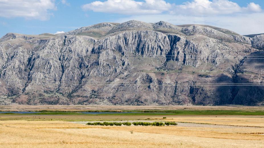 Oblíbená destinace čelí zvláštnímu jevu. Země se místním bortí pod nohama