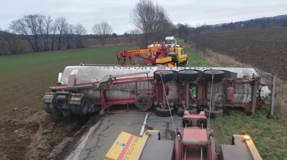VIDEO: Hrozivá nehoda kamionu! Odhaluje velký nešvar českých silnic