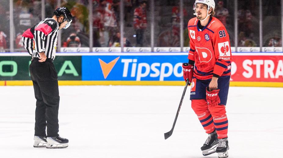 Nervy v Kladně: Celý zápas si jen stěžuješ, vmetl rozhodčí hvězdě Pardubic