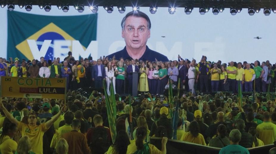 Flavio Bolsonaro zahájil prezidentskou kampaň. Pomáhá mu digitální avatar jeho otce