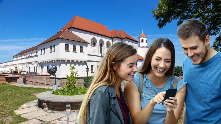 Brno si vystřelilo z obyvatel. Záběry ze Špilberku teď baví internet