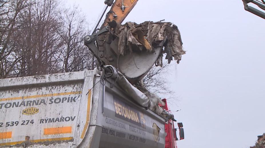 Tuny odpadu po povodních na Jesenicku pomalu mizí. Likvidace stojí miliony