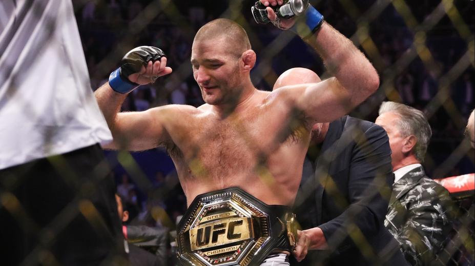 Kontroverzní hvězda UFC se oženila. Slavila střelbou z útočné zbraně