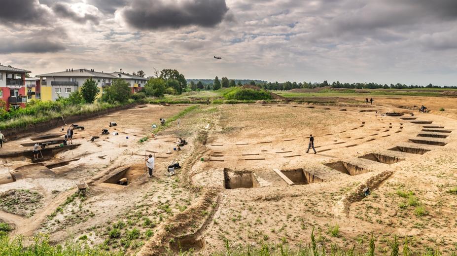 Na kraji Prahy našli druhý Stonehenge. Je dokonce o stovky let starší