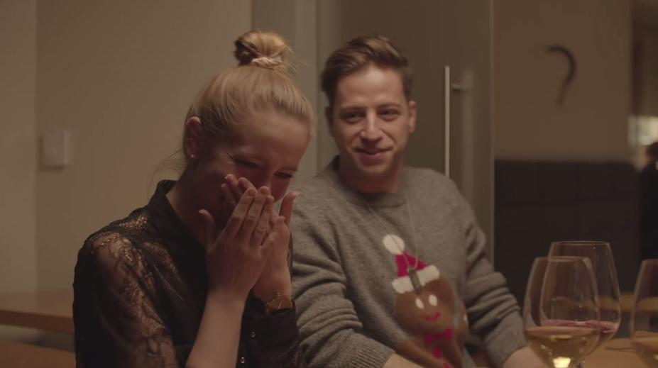 Kadeřávková práskla, co ráda dělá s chlapy! Červenala se až za ušima