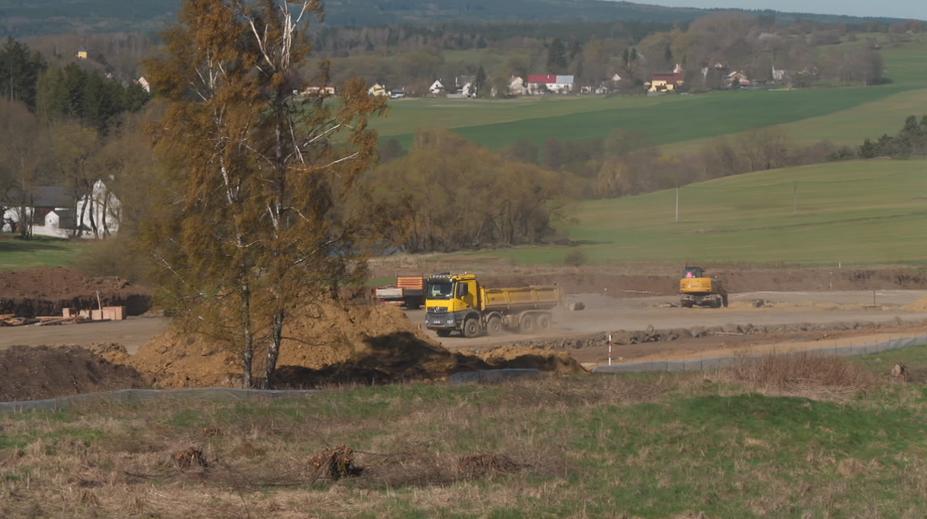 Poslední chybějící část D6 má zelenou. Řidičům přinese bezpečnější cestu