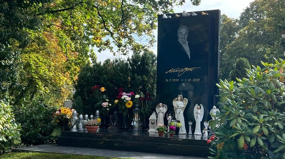 Návštěva na Bertramce a vzkazy u hrobu: Karel Gott zemřel před třemi lety