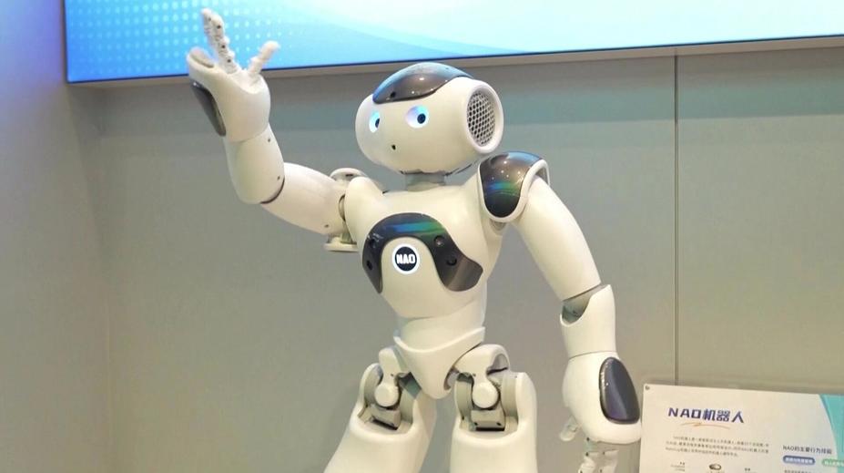 Čínští roboti uchvátili svět. Desítky humanoidů předvedly úžasnou show
