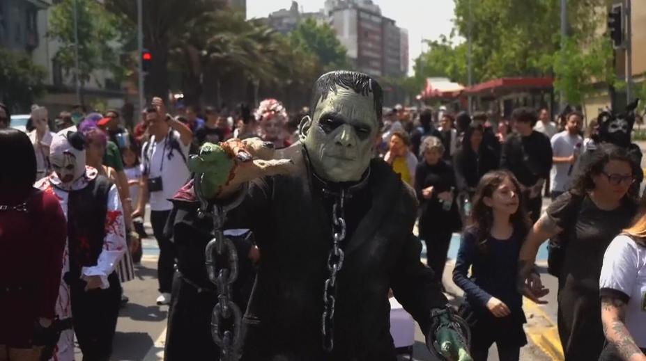 Tisíce nemrtvých zaplnily Chile. Hororoví fanoušci zahájili Halloween