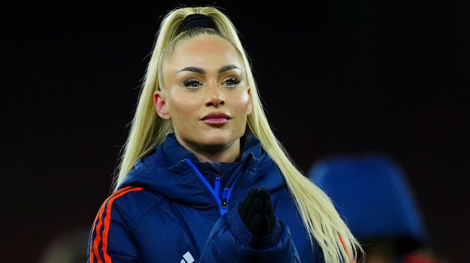 Nejkrásnější fotbalistka světa už není k mání, zasnoubila se s hvězdou Love Islandu
