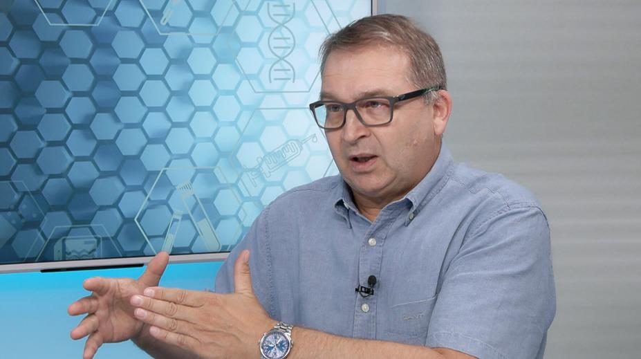 Záhadnou nemocí trpí až desetina žen. Hrozí jim bolesti a neplodnost, popsal lékař