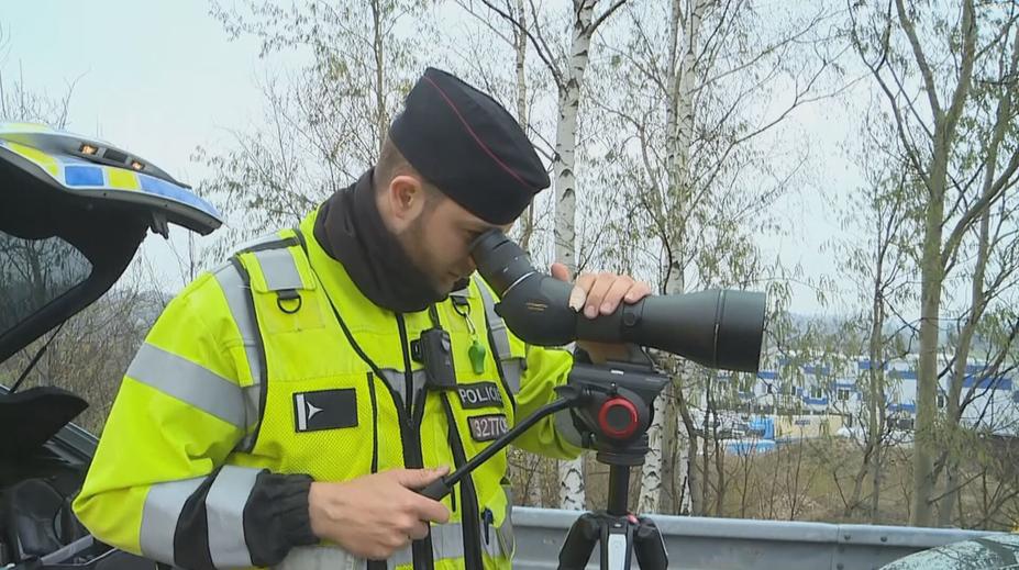 Policisté na Liberecku zastavili opilou řidičku. Později jim zavolala, že bourala