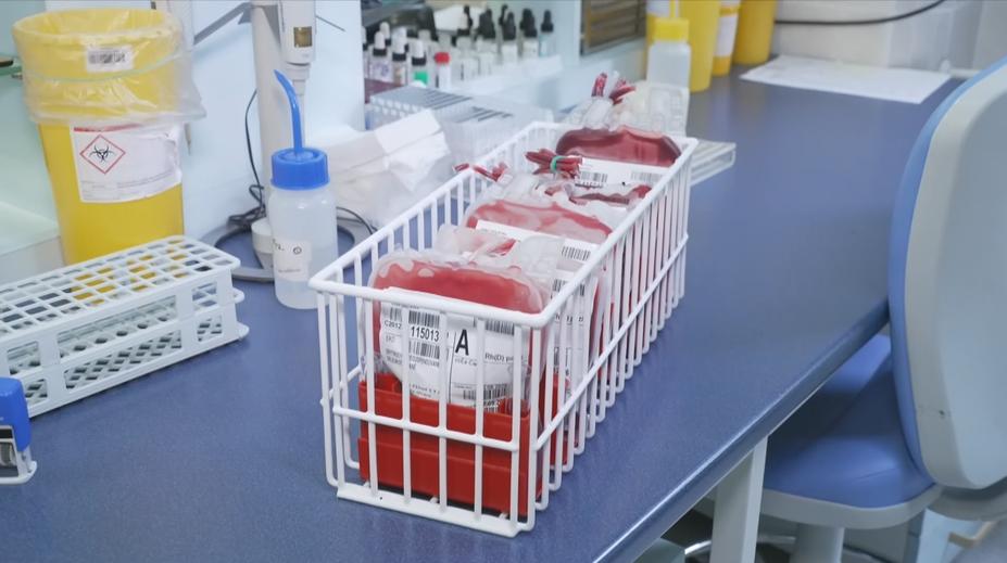 Nemocnice bojují s nedostatkem krve. Dárce odrazují dovolené i pravidla