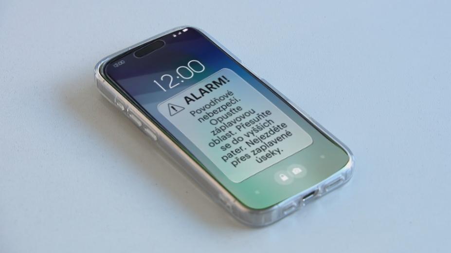 Česko zavádí nový systém varování. Lidem přijde SMS s pokyny