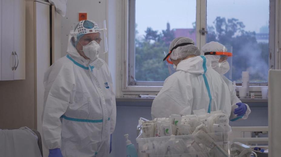 Epidemie koronaviru v ČR dál sílí. Rostou počty nakažených i hospitalizovaných