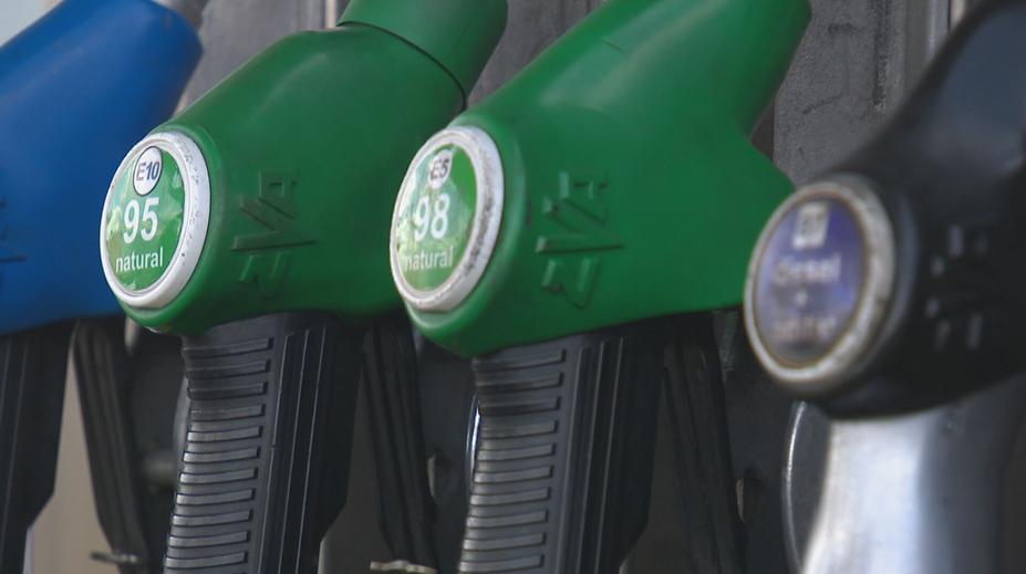 Stát přestal regulovat cenu pohonných hmot. Některé pumpy už zdražily