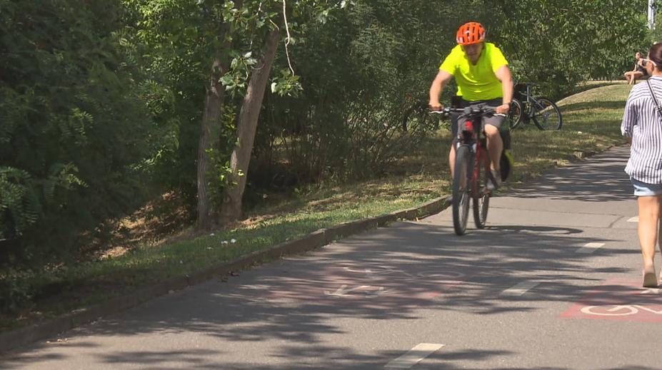 Strážníci v Břeclavi zdarma značí kola. Usnadní jejich vrácení majitelům