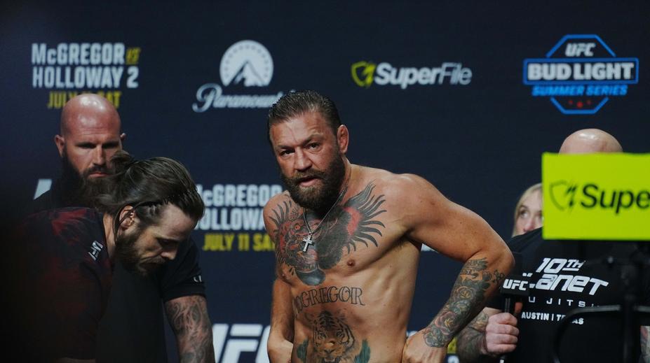 McGregorův hororový comeback. Zranění v prvních vteřinách, vítězí Holloway