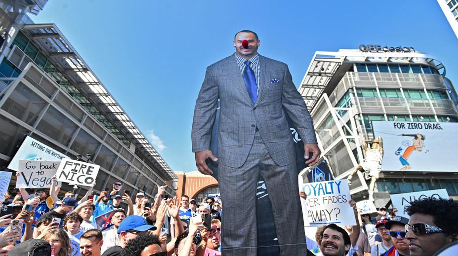 Za trejd Dončiče výhrůžky smrtí. Manažer Mavericks čelí nenávisti