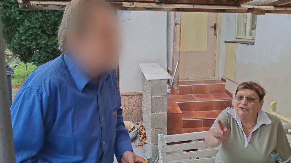 Život seniorky se s novým mužem změnil v peklo. Málem ji zabil, nemůže se ho zbavit