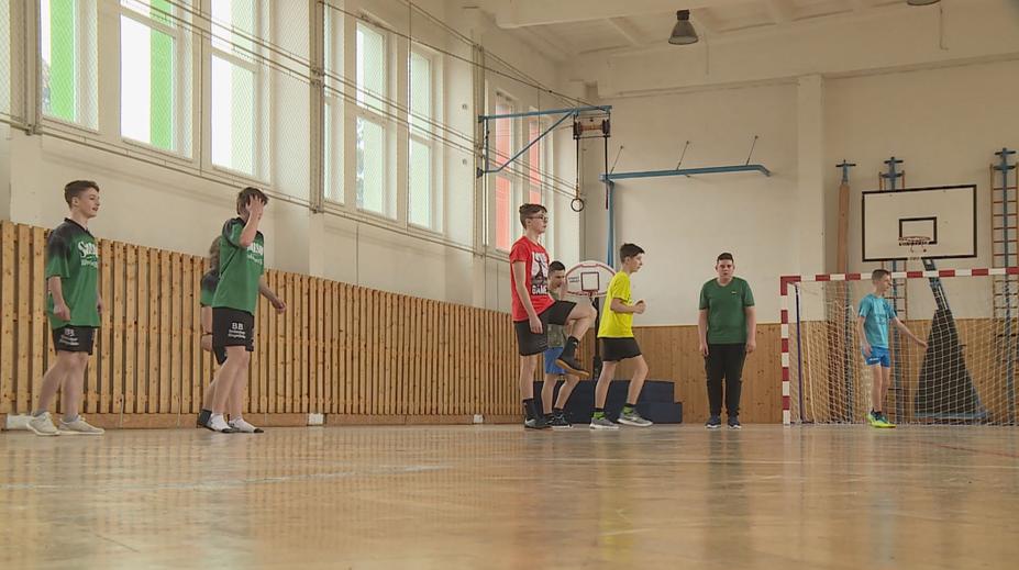 České děti nezvládají tělocvik ve školách. Často nezvládnou ani kotrmelec