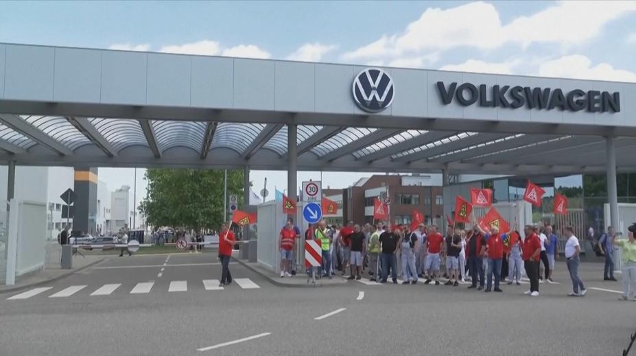 Volkswagen čelí kritické situaci. Tisíce zaměstnanců mohou přijít o svou práci