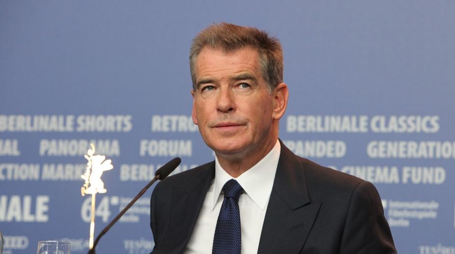 Pokuta pro herce Pierce Brosnana! Stovky dolarů za pohyb v zakázané termální oblasti Yellowstone