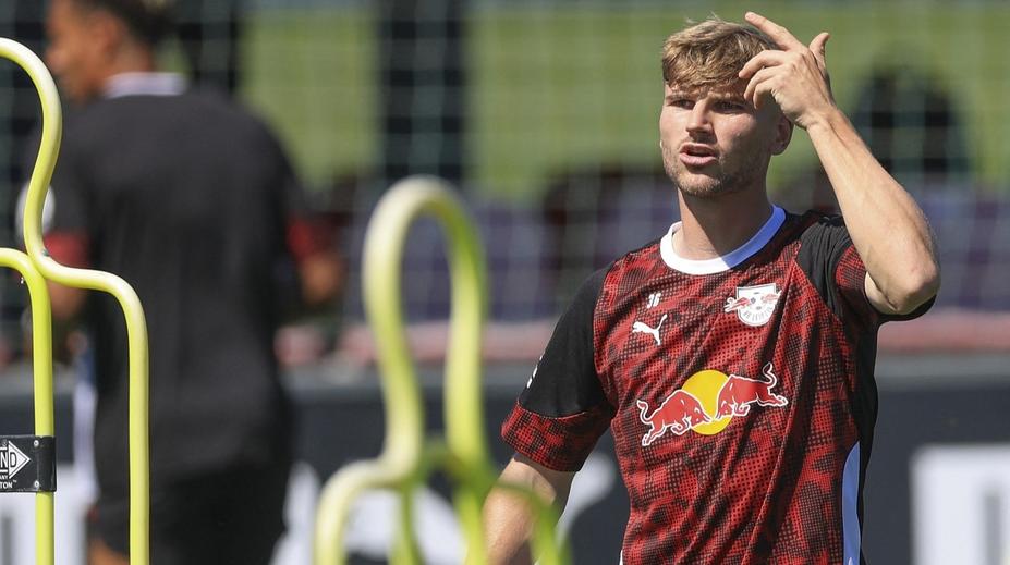 Chudák Werner. Na hráče Lipska nezbyla služební auta, musí jezdit ve ferrari
