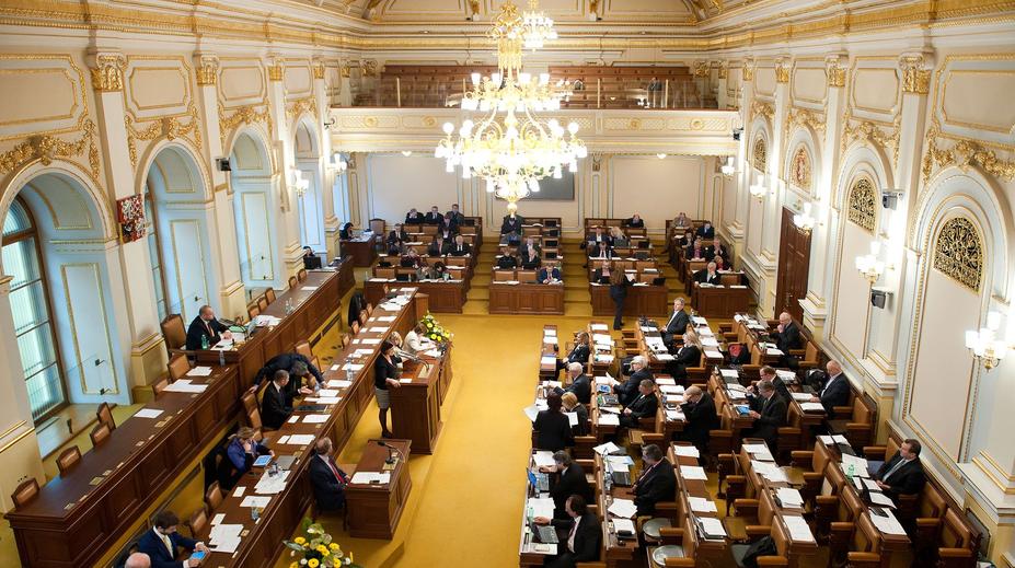 Ať Češi rozhodnou o vystoupení z EU! Ve Sněmovně to vřelo