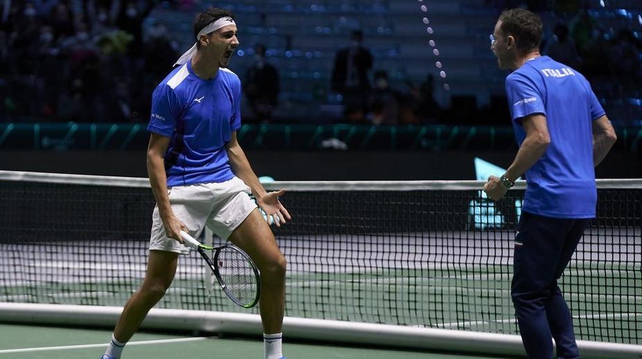 Suverénní vstup Itálie do Davis Cupu. Za Srbsko řádil Djokovič