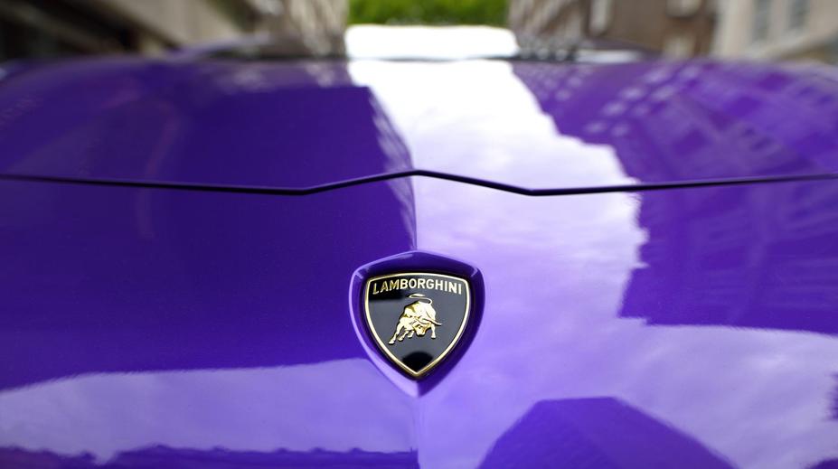 Záhadný nález: Uprostřed pralesa objevili opuštěné a zbědované luxusní lambo
