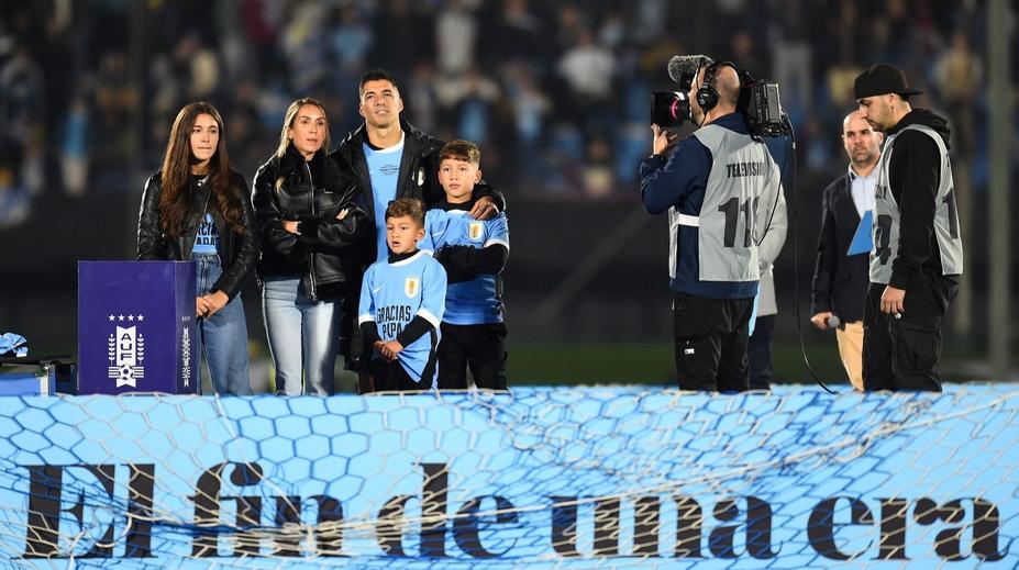 Suárez se loučil v slzách. Odcházíš jako legenda, poklonil se parťák