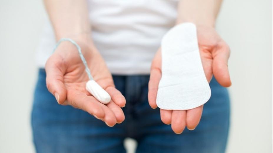 Vložky i tampony zdarma. Skotsko bojuje s menstruační chudobou