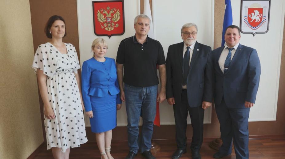 Senátor Doubrava navštívil okupovaný Krym. Nepřijatelné, zní ze Senátu