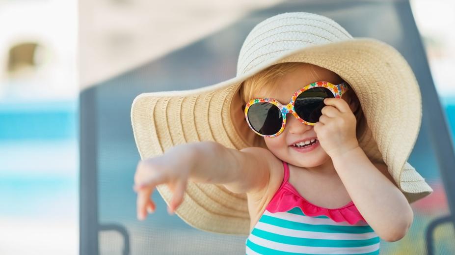 Sluneční brýle pro malé dítě: Specialista poradil, kdy s nimi nejlépe začít